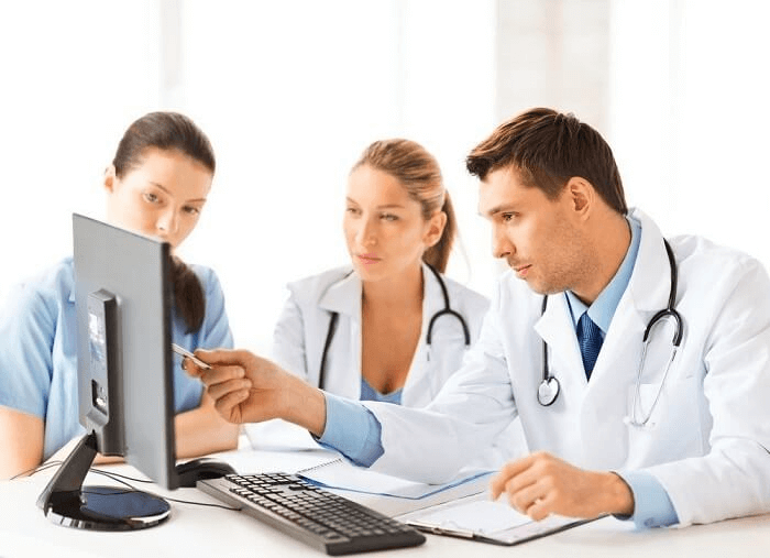 5 benefícios do serviço de outsourcing para clínicas e hospitais